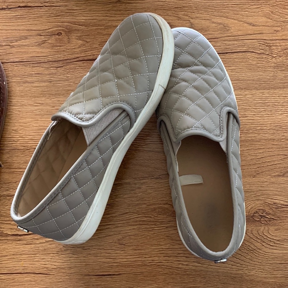 Casual sneakers